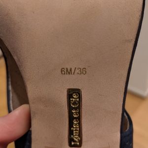 NWT Navy blue 3in heels